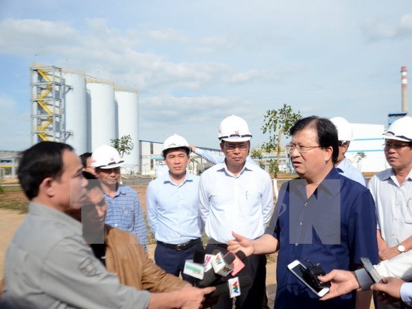 Deputy PM underlines environmental safety at alumina plant hinh anh 1
