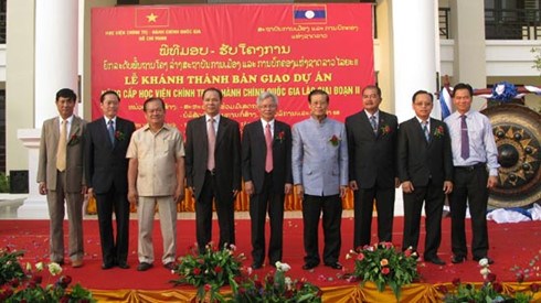 Vietnam offers equipment to Lao academy of politics hinh anh 1