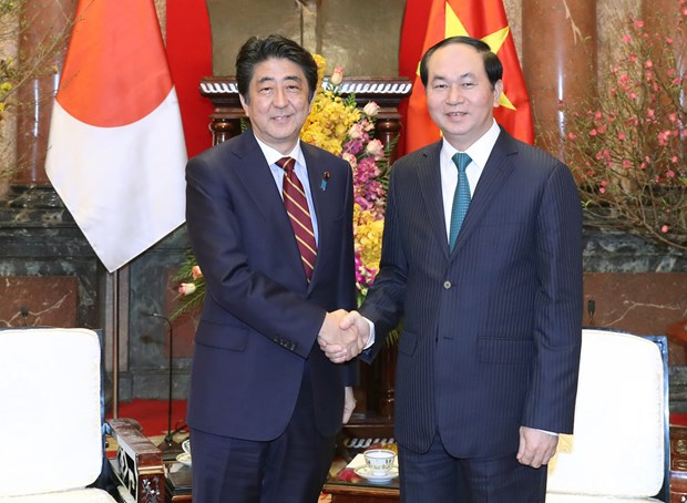 Abe thanked for devotion to Vietnam-Japan partnership hinh anh 1