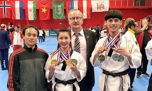 VN taekwondo athletes win gold in France hinh anh 1