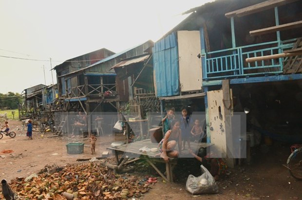 Embassy offers support to landslide-hit expatriates in Cambodia hinh anh 1