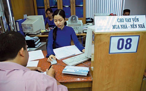 Central bank eyes lower bank lending rates hinh anh 1