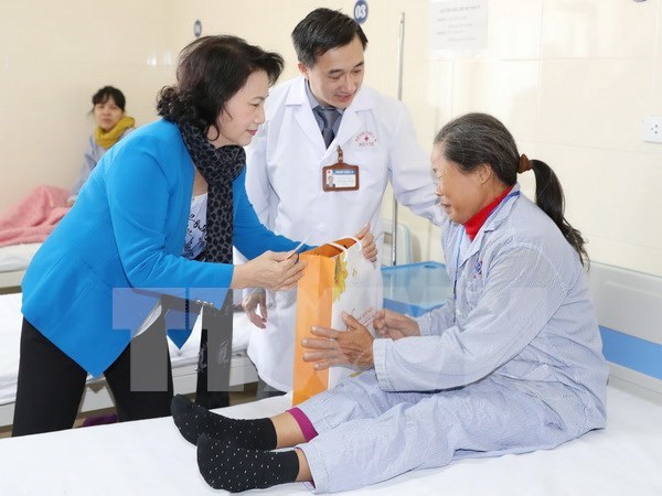 NA Chairwoman pays Tet visit to hospital K hinh anh 1