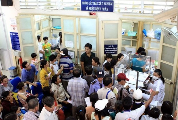 Health clinics seeing more patients hinh anh 1