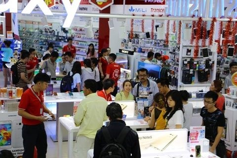 Tet surge in cell-phone sales hinh anh 1