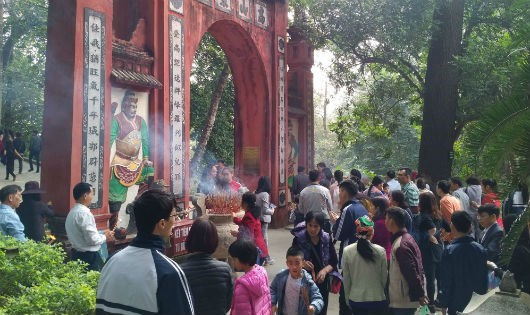 Hung Kings Temples full of worshippers on Lunar New Year hinh anh 1