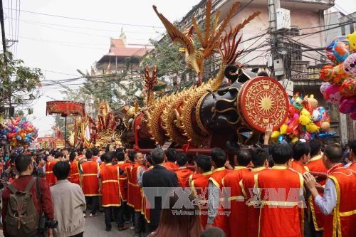 Dong Ky firecracker procession festival kicks off hinh anh 1