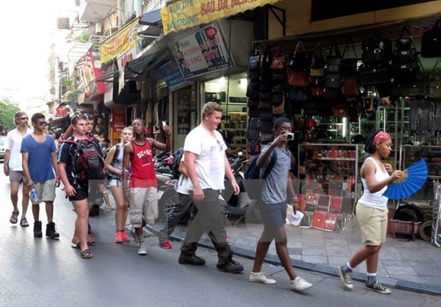 Foreign visitors to Hanoi rise at Lunar New Year hinh anh 1
