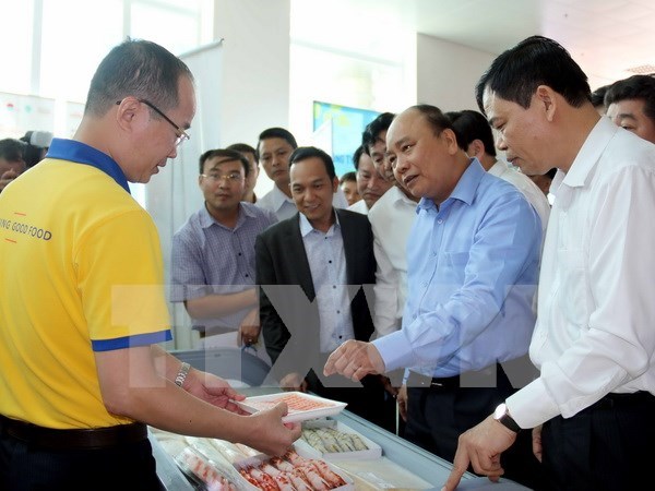 PM wants shrimp exports to reach 10 billion USD by 2025 hinh anh 1