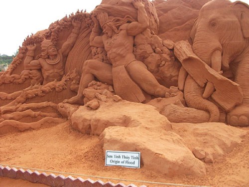 Vietnam’s first sand statue park attracts visitors hinh anh 1