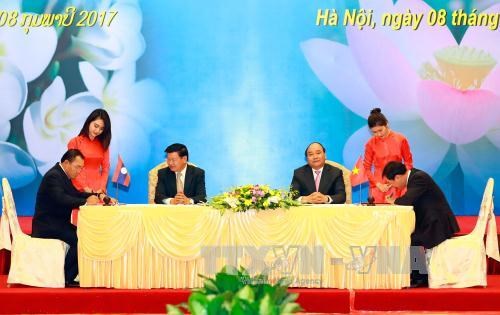 Vietnam affirms ties with Laos at inter-gov’t committee meeting hinh anh 1