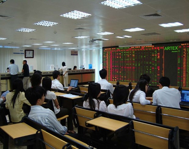Shares up on positive market outlook hinh anh 1