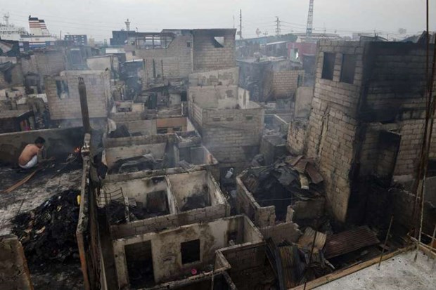 Philippine slum fire leaves thousands homeless hinh anh 1