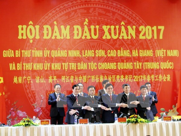 Vietnamese border provinces, Chinese region boost cooperation hinh anh 1
