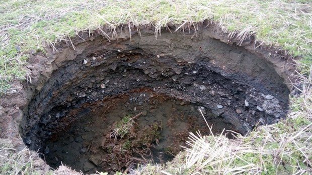 Sink holes plague northern Bac Kan province hinh anh 1