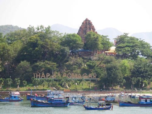 Khanh Hoa introduces landscapes, culture during APEC meetings hinh anh 1