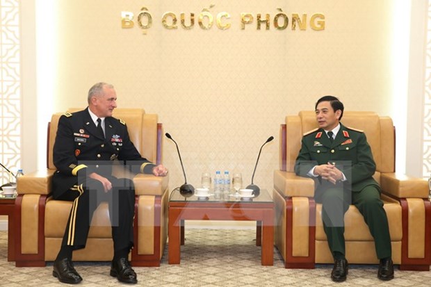 Vietnam, US boost defence ties hinh anh 1