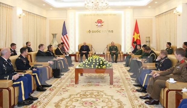 Senior military officer welcomes US army college delegation hinh anh 1