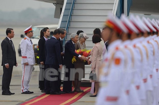 Japanese Emperor begins first-ever visit to Vietnam hinh anh 2