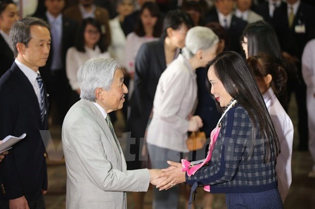 Japanese Emperor, Empress meet Japan alumni hinh anh 1