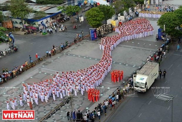 Ho Chi Minh City: Ao Dai festival draws 70,000 visitors hinh anh 1