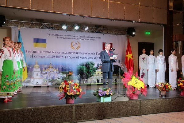 Vietnam-Ukraine diplomatic ties marked hinh anh 1
