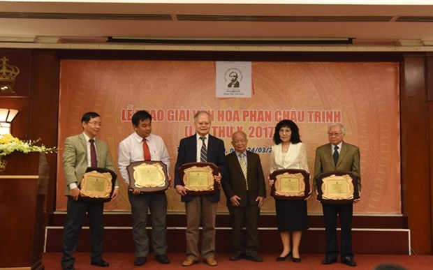 Vietnamese-French academic wins Phan Chau Trinh prize hinh anh 1