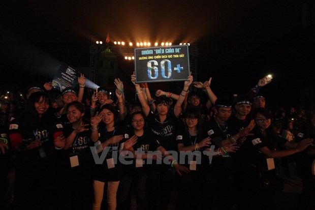 Vietnam saves 471,000 kWh of electricity in Earth Hour 2017 hinh anh 1
