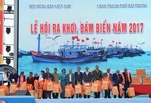 Vice President attends “going out to sea” festival in Hai Phong hinh anh 1