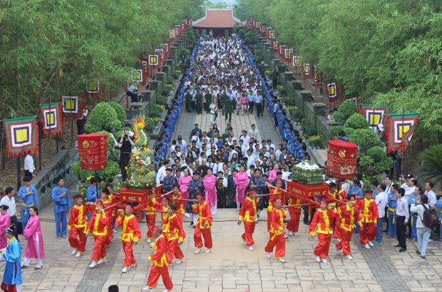 Nation’s legendary father, mother commemorated hinh anh 1