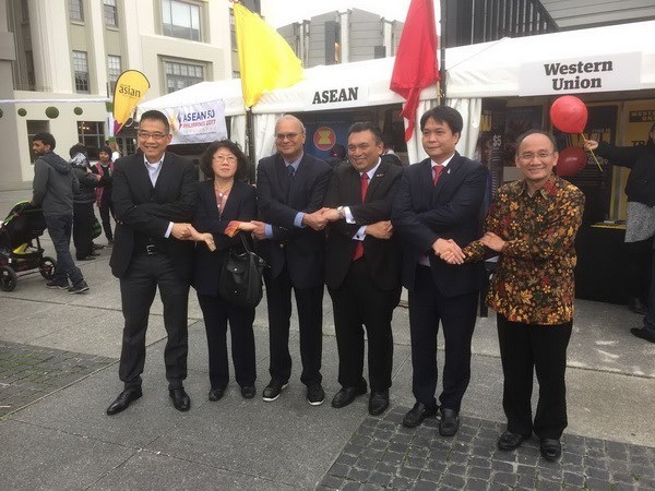 Vietnam attends ASEAN Night Market in New Zealand hinh anh 1