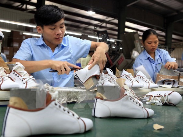 Exports gain 12.8 percent in Q1 hinh anh 1