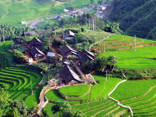 Gentle peace of life in picturesque northern mountains hinh anh 1