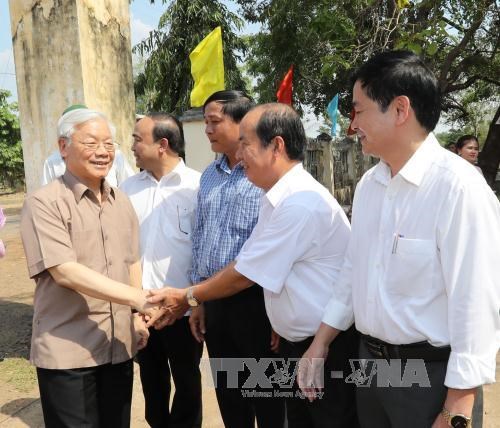 Party chief visits specially disadvantaged commune in Gia Lai hinh anh 1