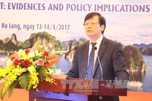 Gender equality and resettlement discussed hinh anh 1