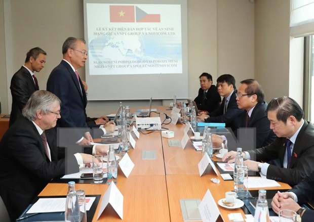 Vietnam, Czech firms sign MoU on cyber security cooperation hinh anh 1