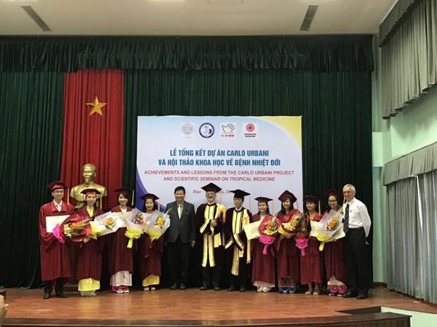 Central region tackles respiratory, tropical diseases hinh anh 1