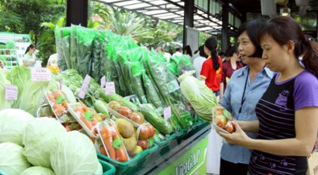 Vietnamese consumers willing to pay more for safe foods hinh anh 1