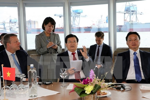 Vietnam studies seaport water management in Netherlands hinh anh 1