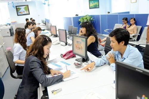 Banks to be more demanding in selecting customers hinh anh 1