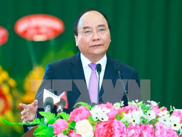 Prime Minister leaves for visit to Cambodia hinh anh 1