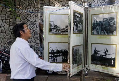 Photo exhibition on 1975 victory opens in Can Tho hinh anh 1