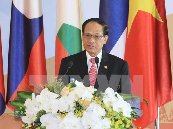 Summit repeats resolve to turn ASEAN into regional cooperation example hinh anh 1