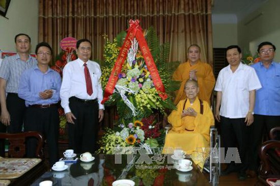 VFF leader extends greetings on Buddha’s birthday hinh anh 1