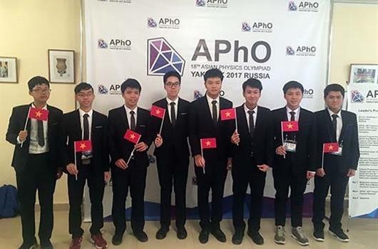 Vietnamese students shine at Asian Physics Olympiad 2017 hinh anh 1