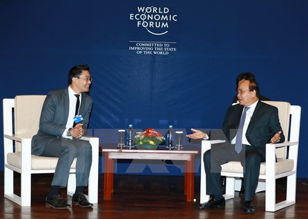PM receives WEF, AIIB, Cisco leaders hinh anh 1