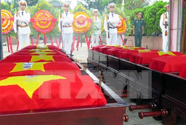 Thua Thien-Hue: remains of fallen soldiers in Laos reburied hinh anh 1
