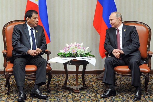 Philippines, Russia eye stronger defence links hinh anh 1