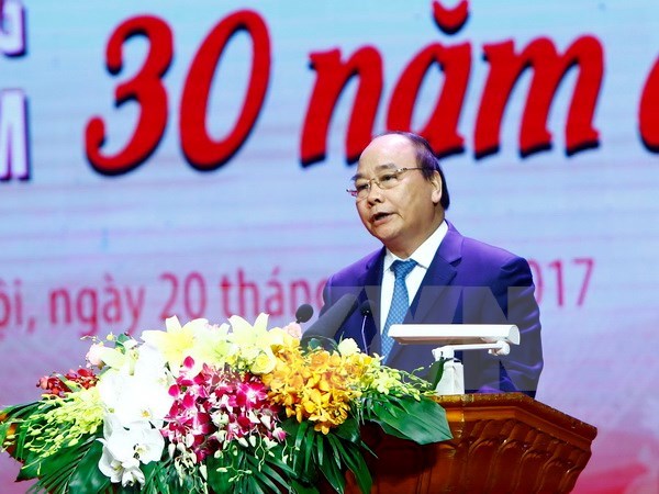 Thirty organisations, individuals honoured for role in renewal process hinh anh 1