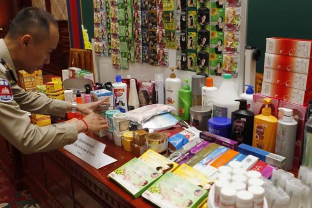 Cambodia seizes 30 tonnes of fake cosmetics hinh anh 1